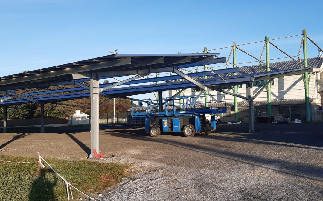 Ombrières solaires : un projet vertueux devant le stade